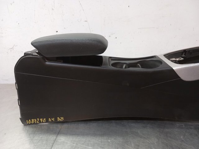 8K0864981D VAG Caja portaobjetos de la consola central (apoyabrazos)  en stock Gandía