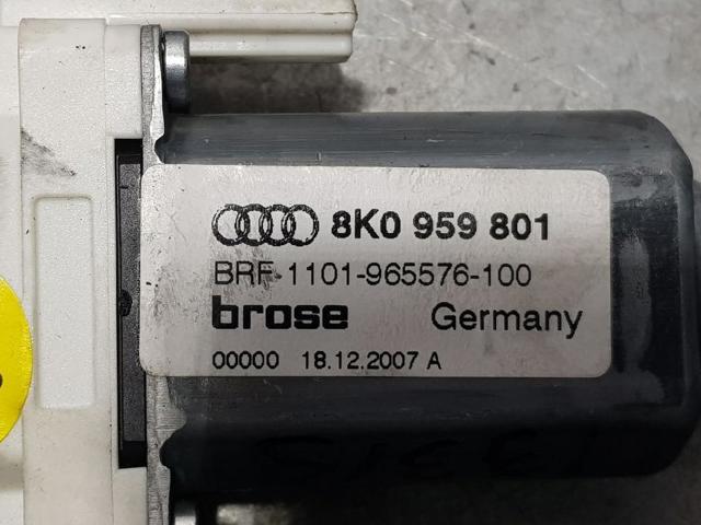 8K0959801 Motor del elevalunas de la puerta delantera izquierda  disponible Utrera