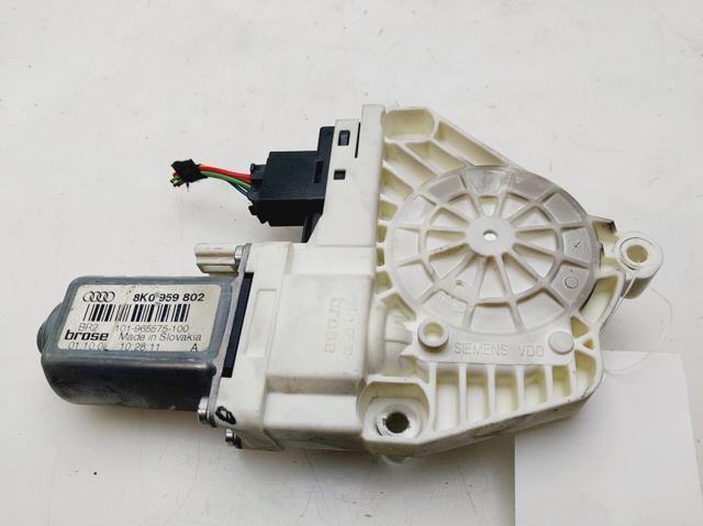 8K0959802 Motor del elevalunas de la puerta delantera derecha  en stock Sabadell