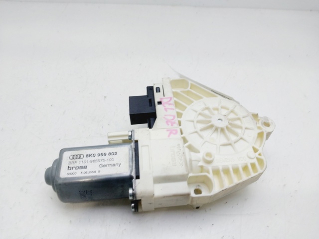 VAG 8K0959802 Motor del elevalunas de la puerta delantera derecha  en stock Salamanca