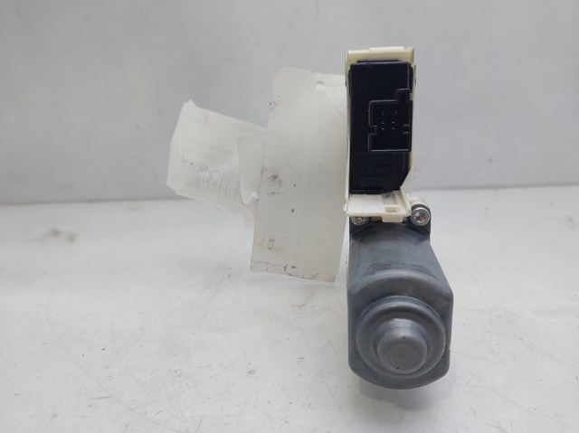 8K0959802 VAG Motor del elevalunas de la puerta delantera derecha comprar Madrid
