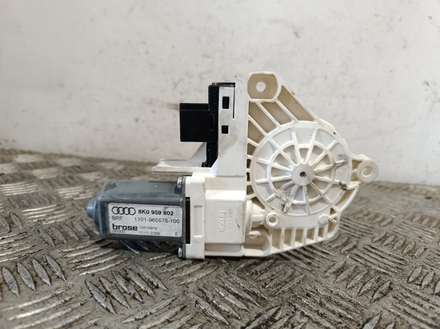 VAG 8K0959802 Motor del elevalunas de la puerta delantera derecha  disponible Valladolid