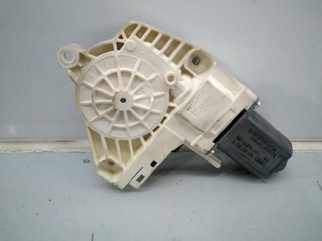 VAG 8K0959802A Motor del elevalunas de la puerta delantera derecha  comprar en Murcia