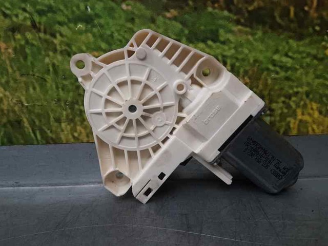 8K0959802B Motor del elevalunas de la puerta delantera derecha  comprar en Reus