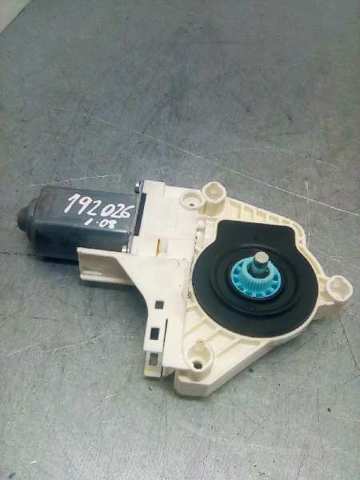 VAG 8K0959802B Motor del elevalunas de la puerta delantera derecha  en stock Valencia