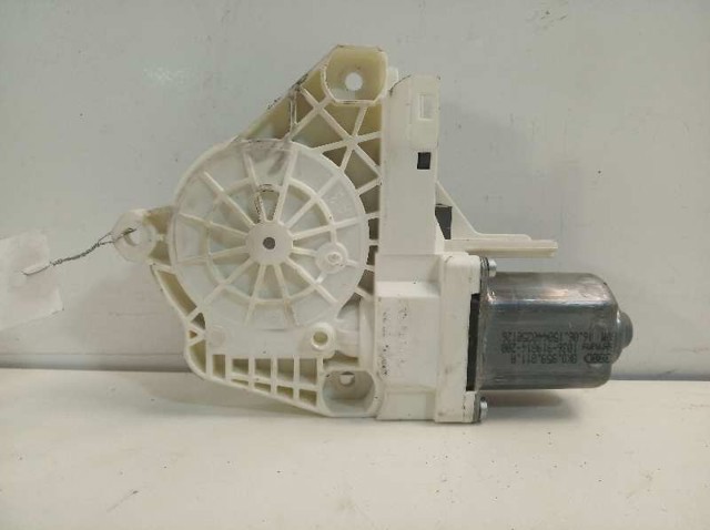 VAG 8K0959811A Motor del elevalunas de la puerta trasera izquierda  en stock Salamanca
