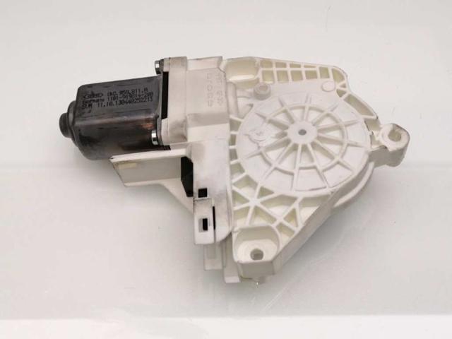 VAG 8K0959811A Motor del elevalunas de la puerta trasera izquierda  en stock Salamanca