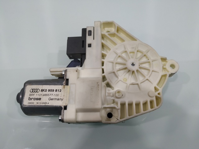 8K0959812 VAG Motor del elevalunas de la puerta delantera derecha comprar Bilbao