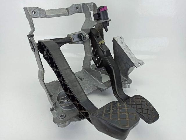 Pedal de embrague 8K1721316A VAG