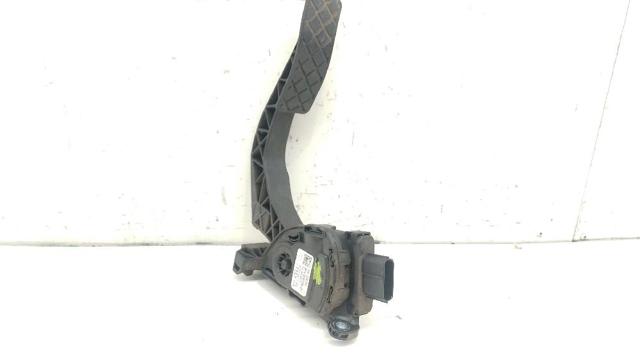 8K1723523A Pedal del acelerador  en stock Granada