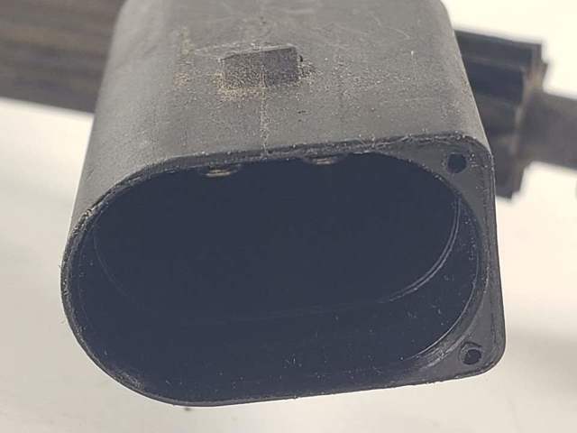 8K1823746 VAG Soporte del cierre del capó  en stock Córdoba