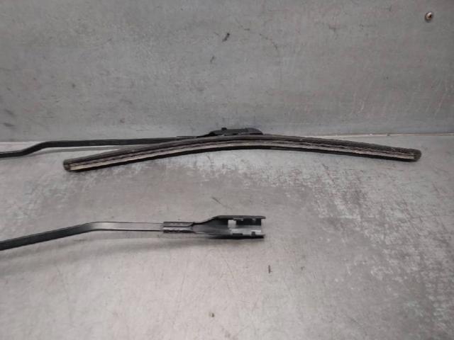 8K1955408 Brazo del limpiaparabrisas  en stock Sabadell