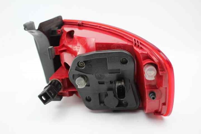 8K5945095K Piloto trasero exterior izquierdo  en stock Granada