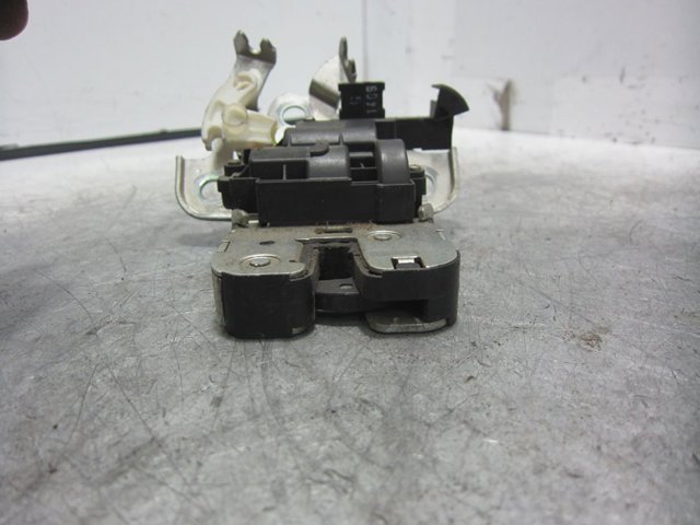 VAG 8K9827505 Cerradura de tapa de maletero  disponible Valladolid
