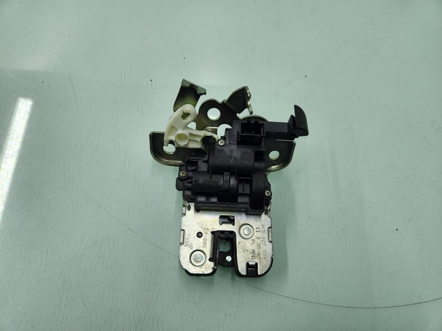 8K9827505 VAG Cerradura de maletero  en stock Córdoba