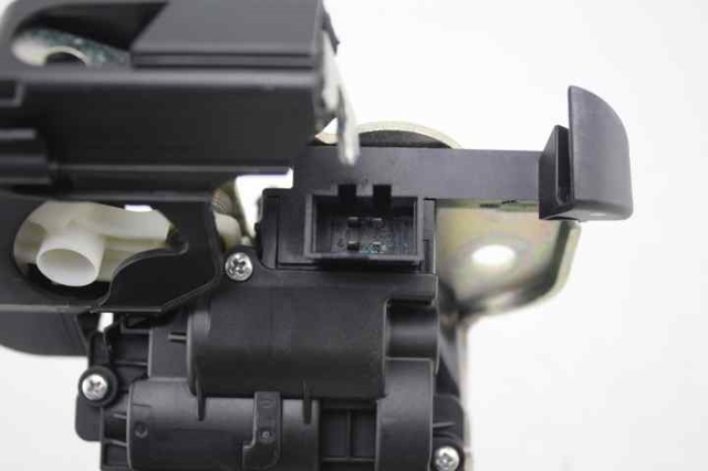 8K9827505 VAG Cerradura de tapa de maletero  comprar en Oviedo