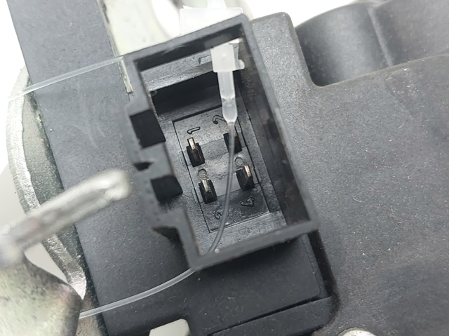 8K9827505A VAG Cerradura de maletero  en stock Gandía