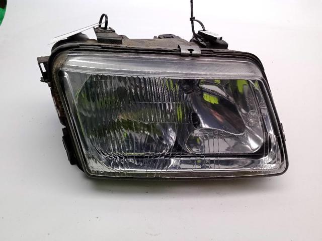 VAG 8L0941030 Faro derecho  en stock Salamanca