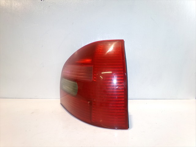 8L0945096 Piloto trasero derecho  en stock Sabadell
