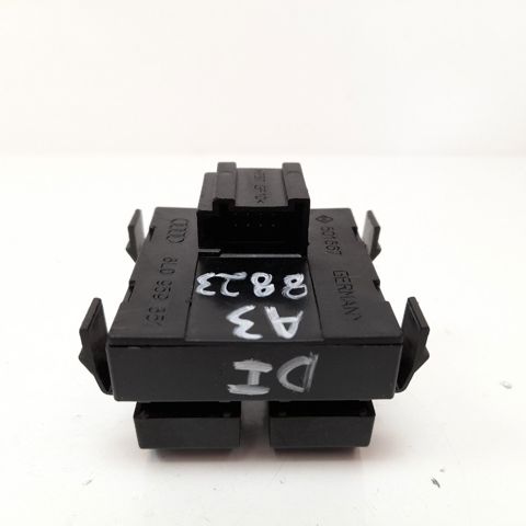 8L0959851 Unidad de control de elevalunas delantera izquierda  comprar en Zaragoza