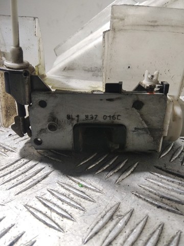 VAG 8L1837016C Cerradura de puerta delantera derecha  en stock Terrassa