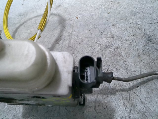 8L1837016C Cerradura de puerta delantera derecha comprar Sevilla