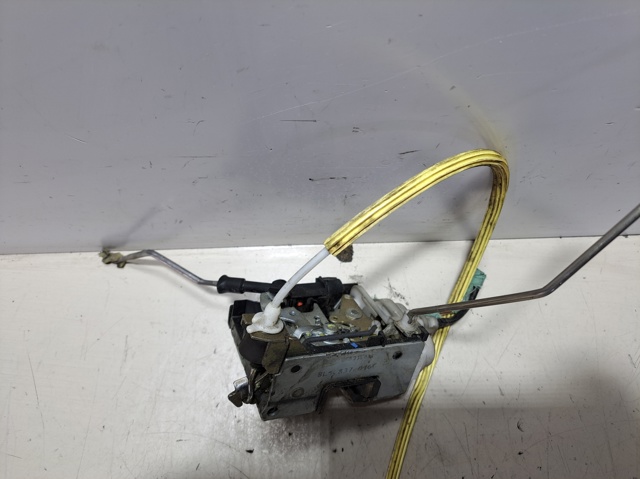 8L1837016C Cerradura de puerta delantera derecha  en stock Granada