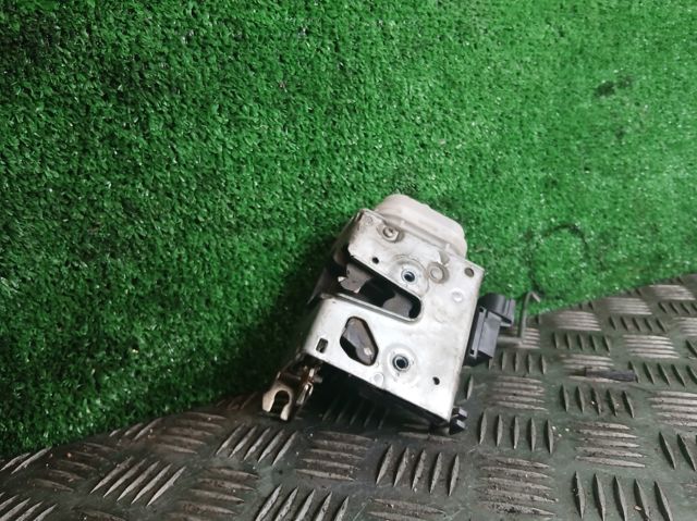 8L1837016C Cerradura de puerta delantera derecha  comprar en Pontevedra