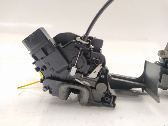 8M2AR21812AA Ford