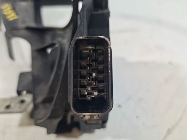 FORD 8M2AR21812AA Cerradura de puerta delantera derecha  comprar en Ponferrada