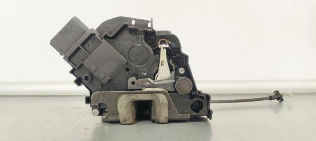 8M2AR21812AA Cerradura de puerta delantera derecha  en stock Castellón