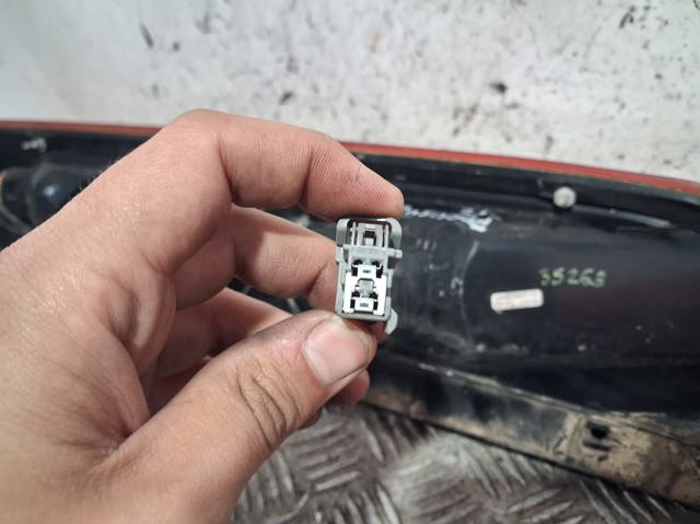 8M5113405AD Piloto trasero izquierdo  comprar en Pontevedra