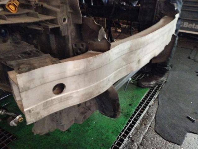 8P0807113B VAG Refuerzo de parachoques delantero  disponible Vigo