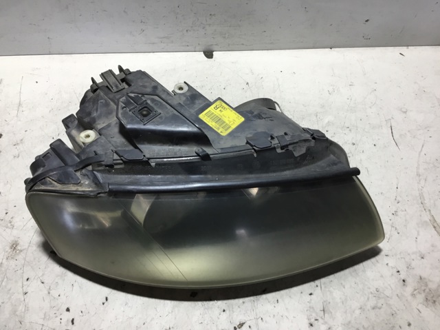 Faro derecho Audi A3 8P1