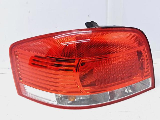 8P0945095 Piloto trasero exterior izquierdo  comprar en Pontevedra