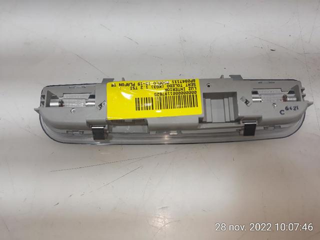 8P0947111 Luz interior trasera  disponible Utrera