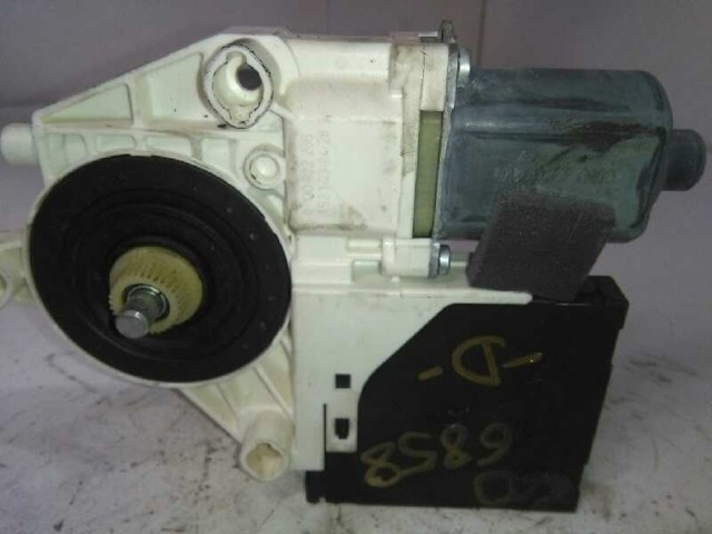 VAG 8P0959802A Motor del elevalunas de la puerta delantera derecha  comprar en Murcia