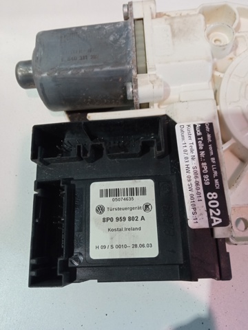 VAG 8P0959802A Motor del elevalunas de la puerta delantera derecha  comprar en Murcia