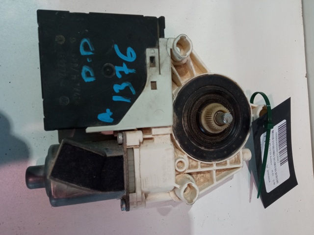 8P0959802A Motor del elevalunas de la puerta delantera derecha  comprar en Reus