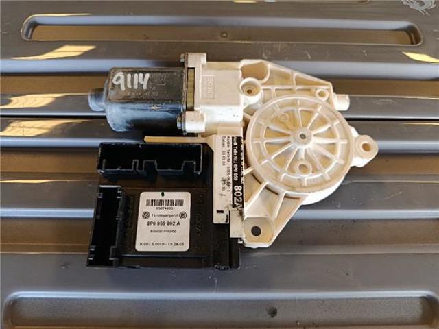 VAG 8P0959802A Motor del elevalunas de la puerta delantera derecha  en stock Terrassa