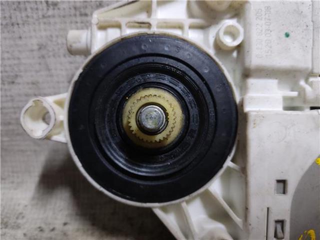 VAG 8P0959802A Motor del elevalunas de la puerta delantera derecha  disponible Valladolid