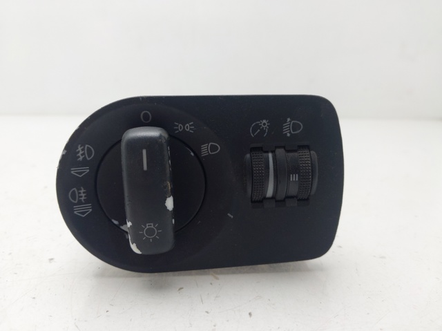 8P1941531Q VAG