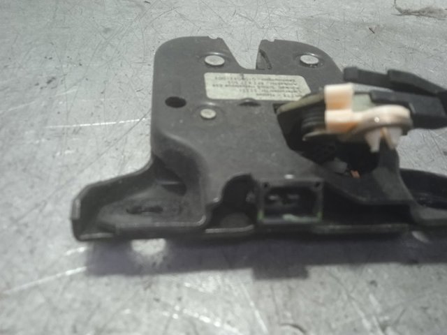 VAG 8P3827505 Cerradura de maletero  en stock Terrassa