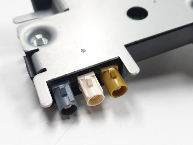 8P4035225 VAG Amplificador de señal de antena comprar Bilbao
