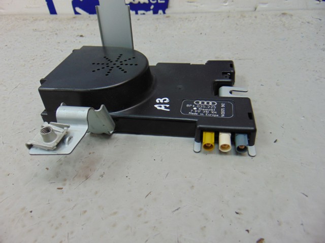 8P4035225 Amplificador de señal de antena  comprar en Zaragoza