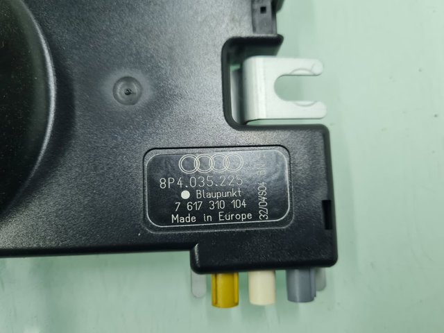 VAG 8P4035225 Amplificador de señal de antena  disponible Valladolid
