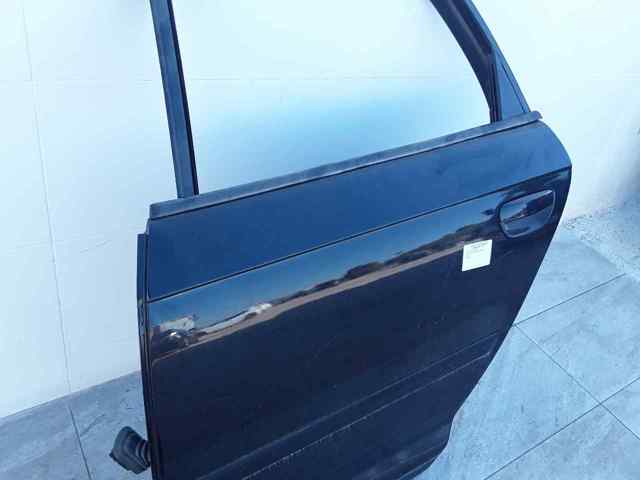 VAG 8P4833051A Puerta trasera izquierda  en stock Terrassa