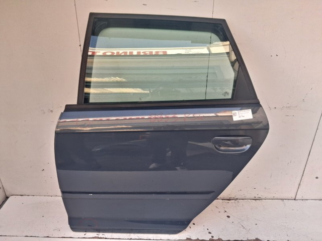 8P4833051A Puerta trasera izquierda  en stock Sabadell
