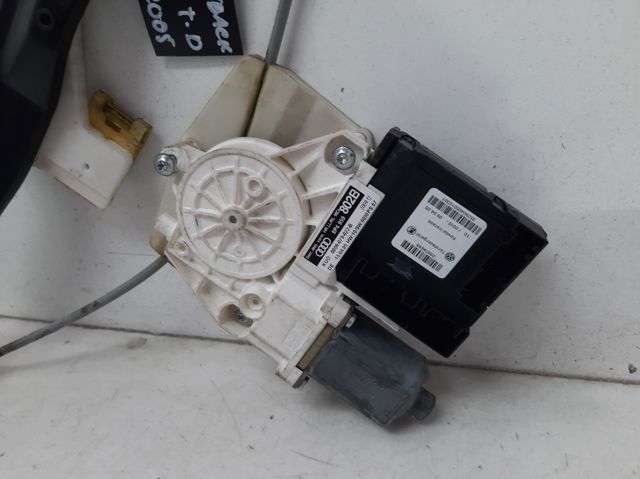 8P4959802B VAG Motor del elevalunas de la puerta trasera derecha  en stock Gandía