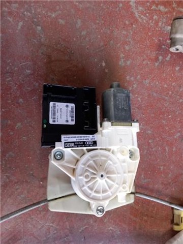 8P4959802D Motor del elevalunas de la puerta trasera derecha  disponible Málaga